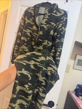 True religion Camo Zip-Up Hoodie & Jogger Set - Olive Camo medium & small